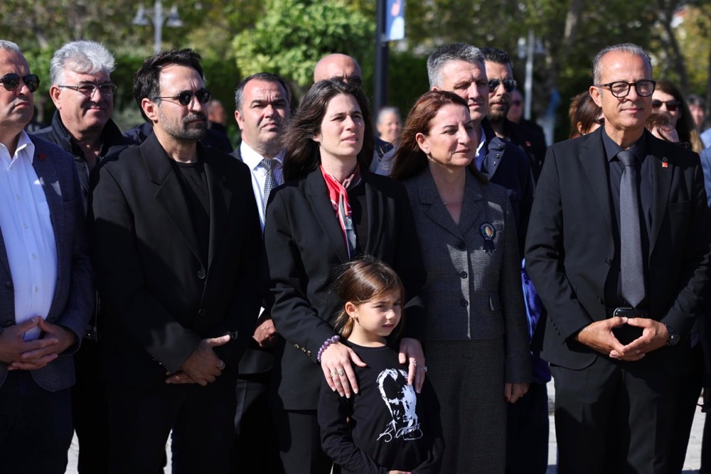 Çeşme’de 10 Kasım Atatürk Sevgi, Minnet Ve Sanatla Anıldıphoto 2025 11 10 14 24 54