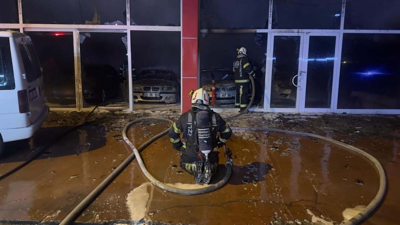 Denizli’de Oto Galeri Kundaklaması 5 Otomobil Alevlere Teslim Oldu (2)