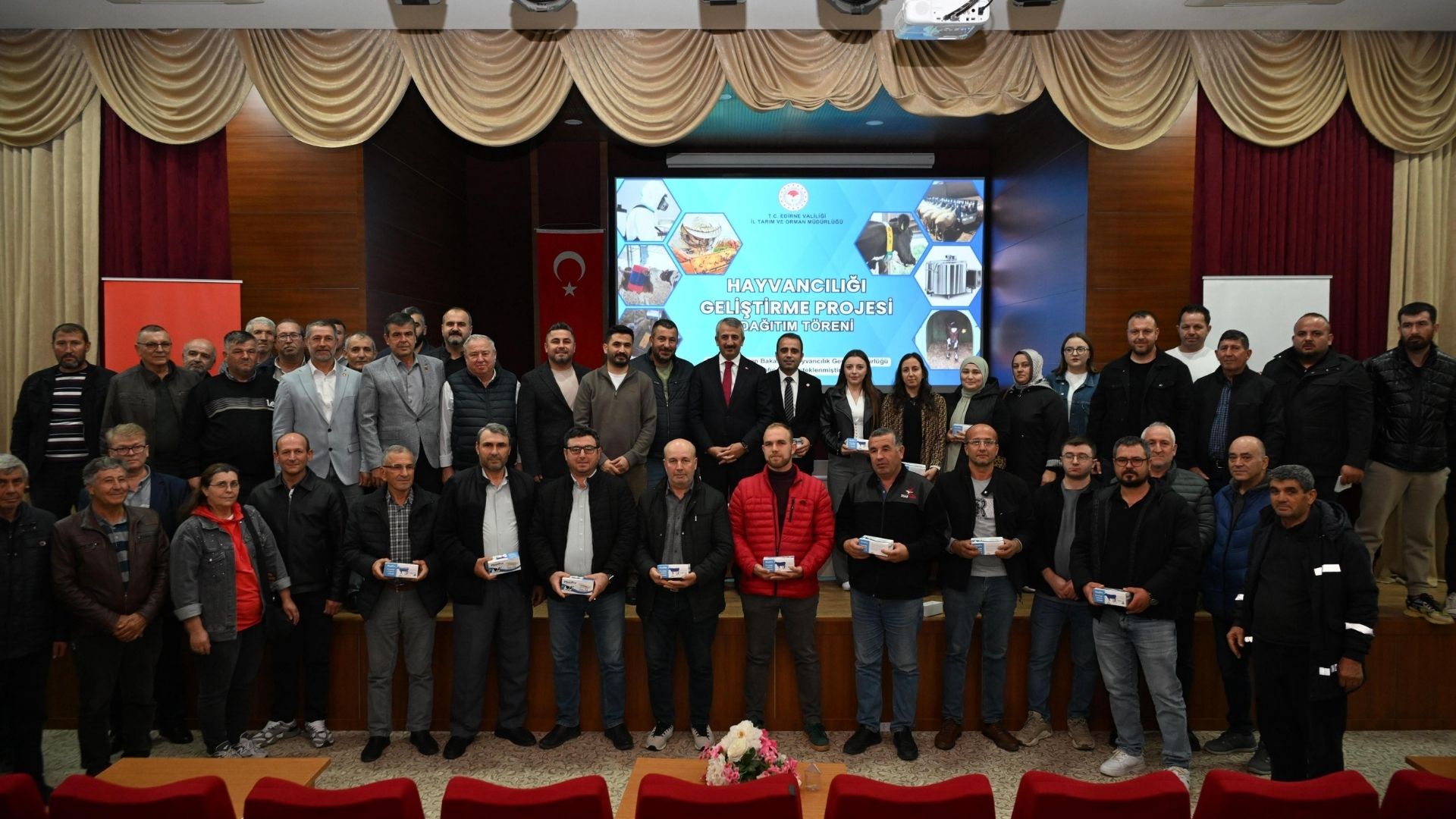 Edirne’de Süt Ineklerinde Hastalıkla Mücadele Güçleniyor 52 Üreticiye Mastitis Cihazı Verildi (1)