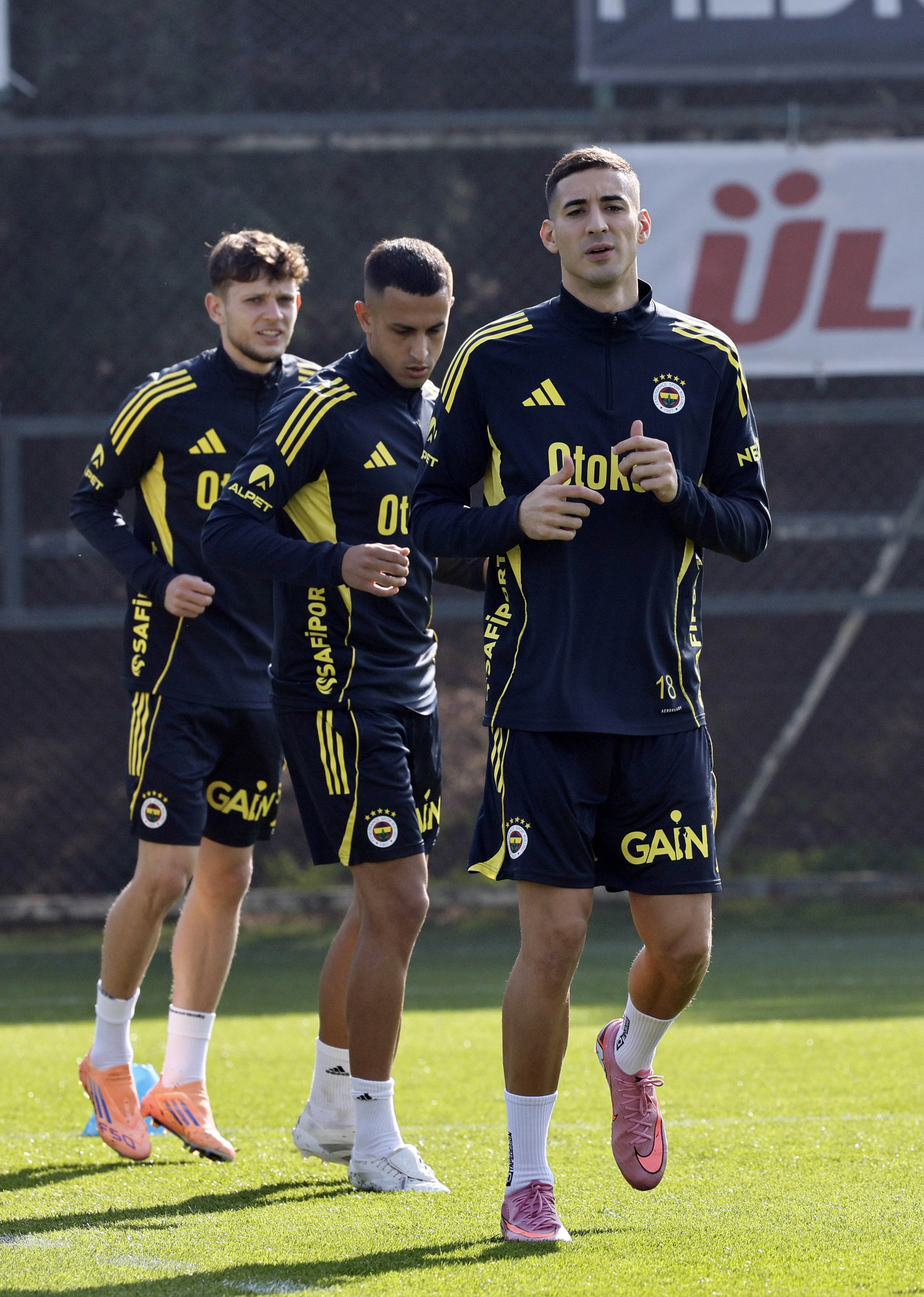 F E N E R B A H C E V I K T O R I A P L Z E N M A C I H A Z I R L I K 997243 295831