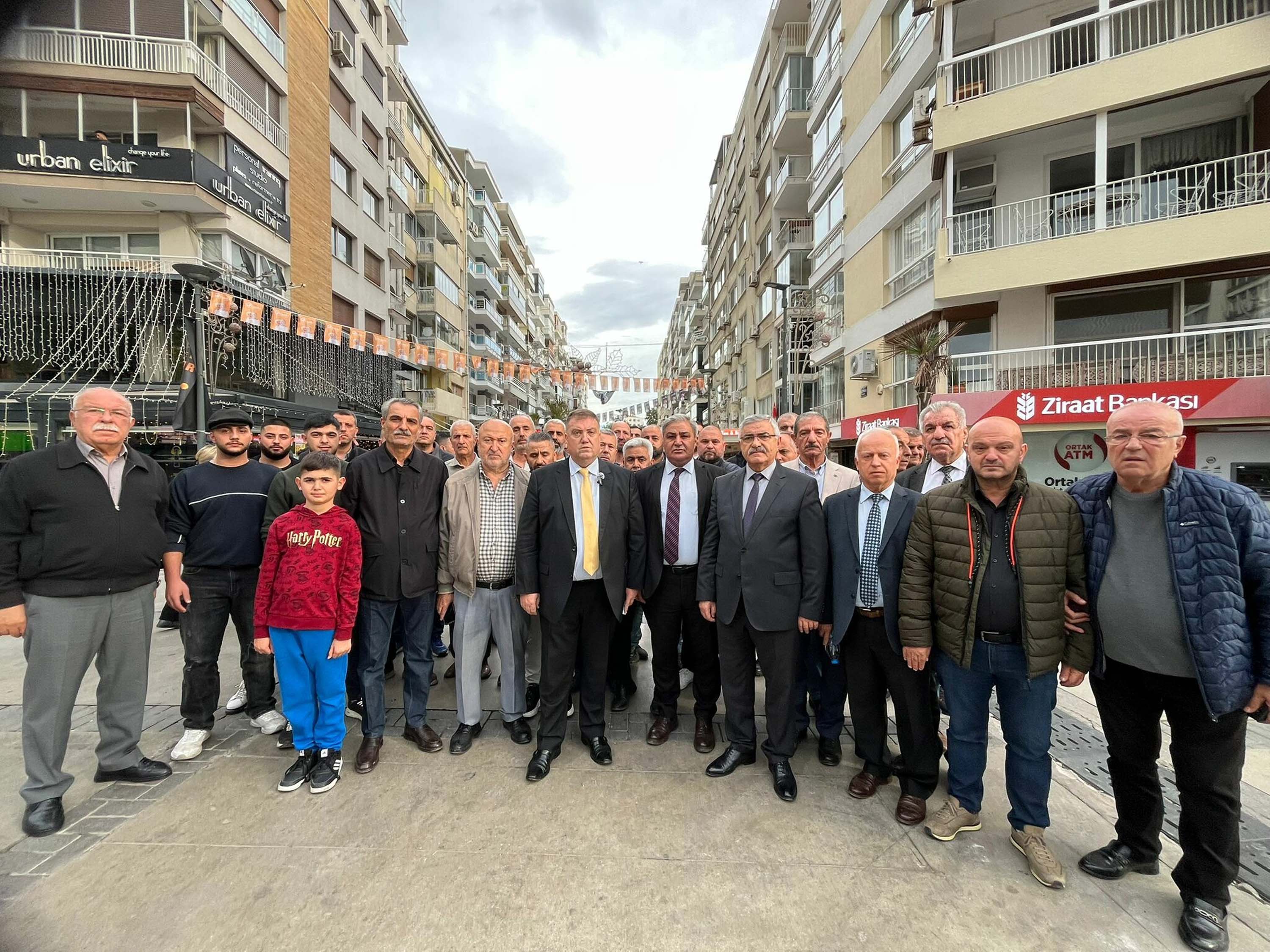 I Z M I R D E T A K S I C I L E R D E N K O R S A N T A S I M A C I L I 1034881 307106