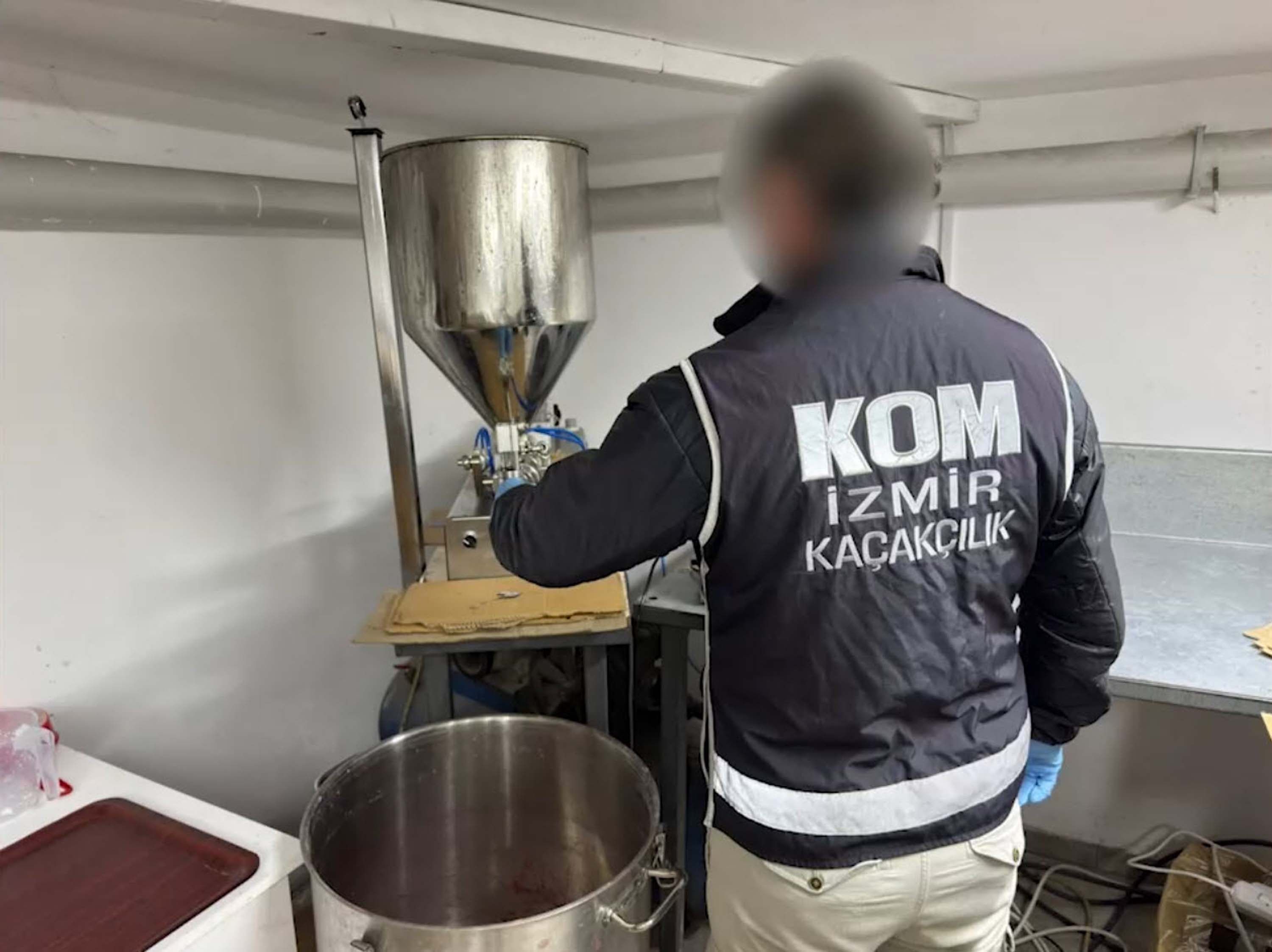 I Z M I R M E R K E Z L I O P E R A Y O N D A 15 M I L Y O N T L L 1034162 306897