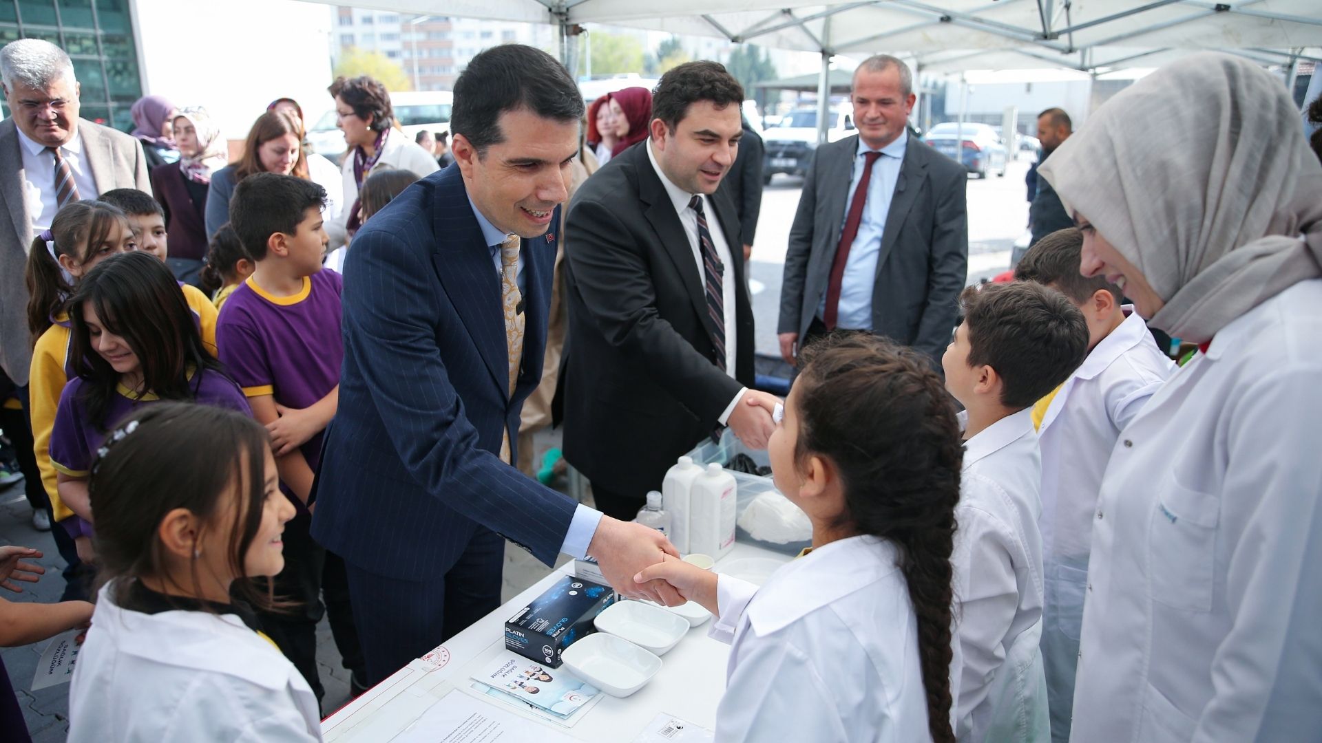 İlkokul Öğrencileri Sağlık Çalışanlarıyla Sahaya Indi Sağlık Elçisi Oldular (1)