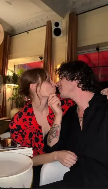 Nilperi Sahinkaya Dan Sevgilisiyle Romantik 19253207 7348 M.jpg