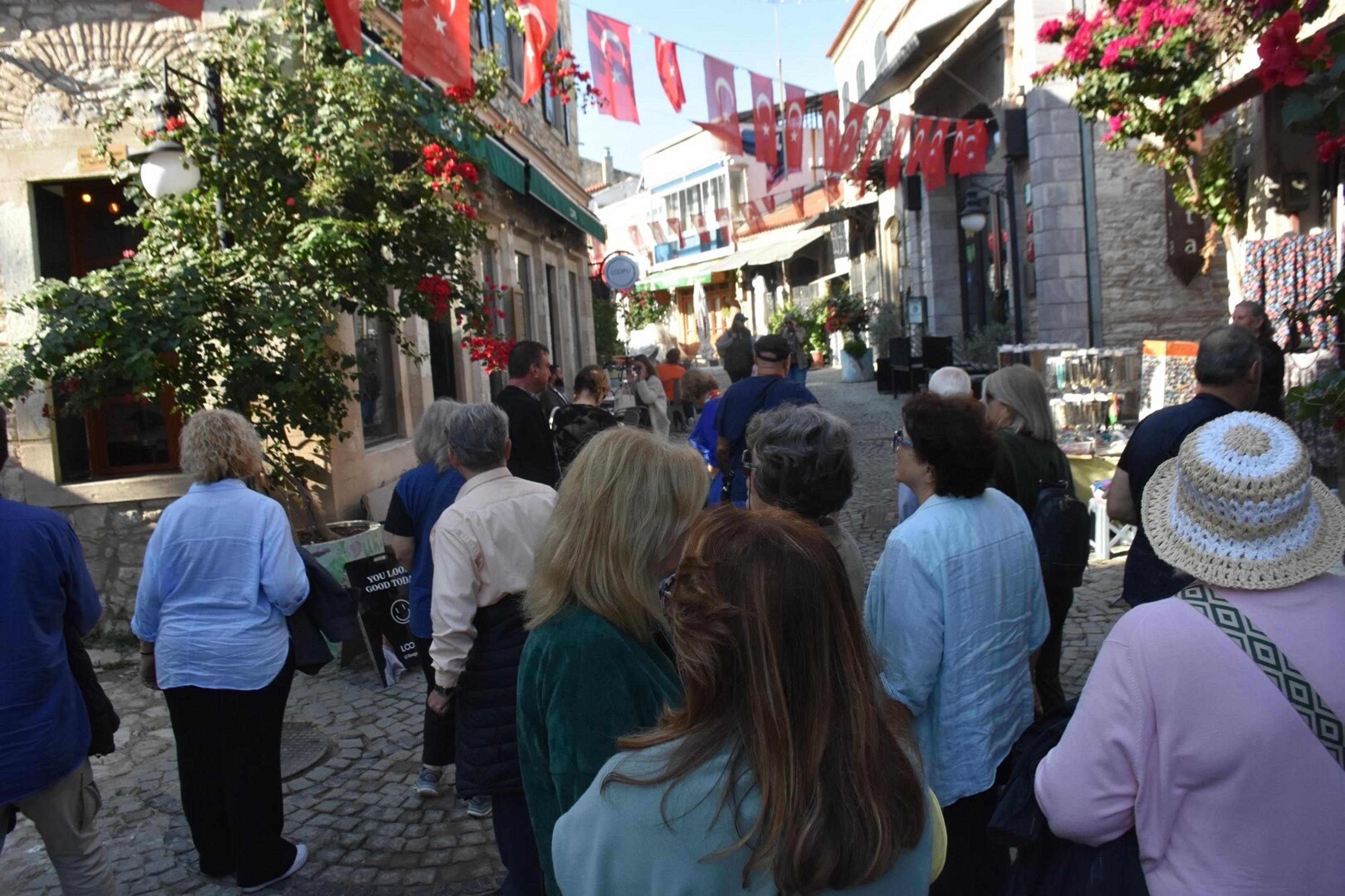 U R L A L I R U M L A R I N T O R U N L A R I 103 Y I L S O N R A 998361 296202