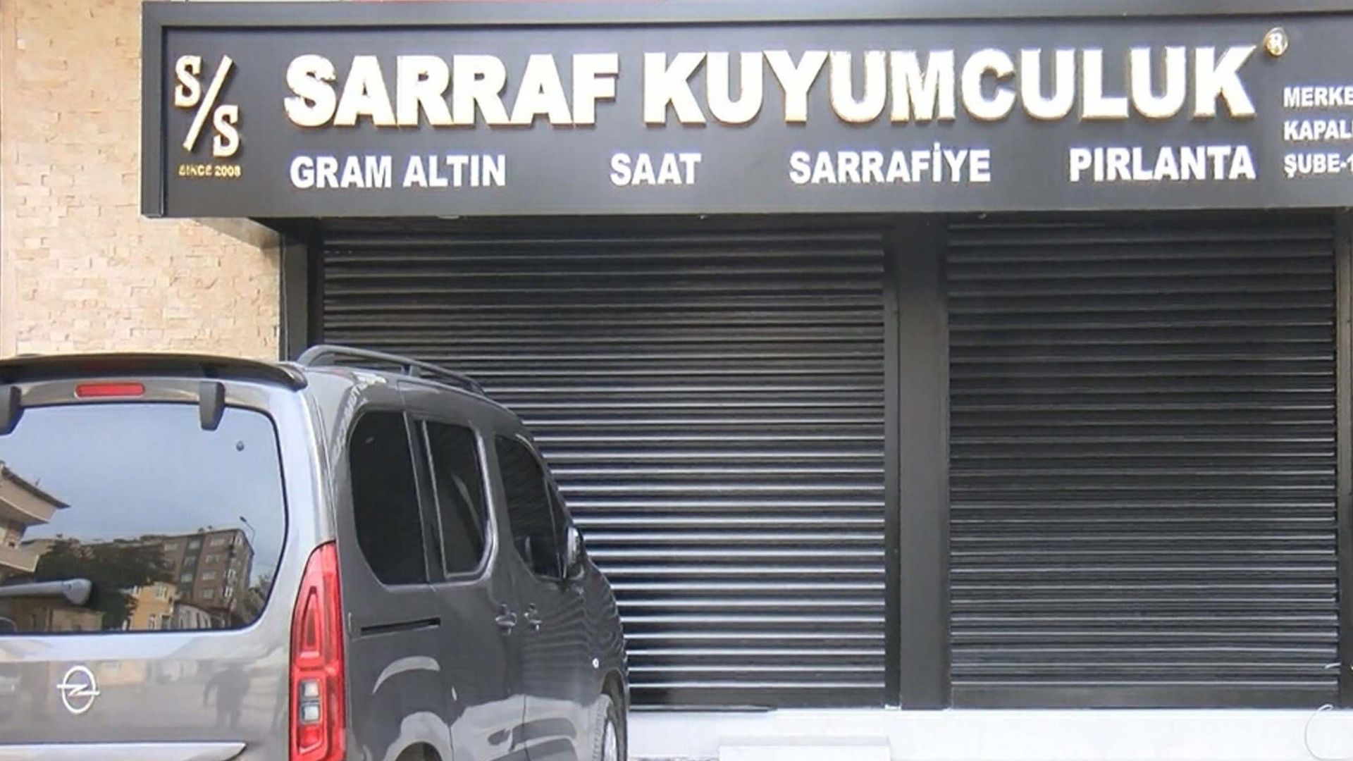 Altın Vurgunu Iddiasıyla Aranan Kuyumcu İzmir’de Yakalandı (2)-1