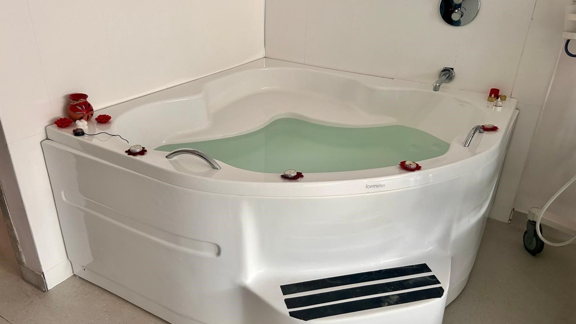 Doğum Ağrılarını Azaltan Suda Doğum Yöntemine Yoğun Ilgi (1)