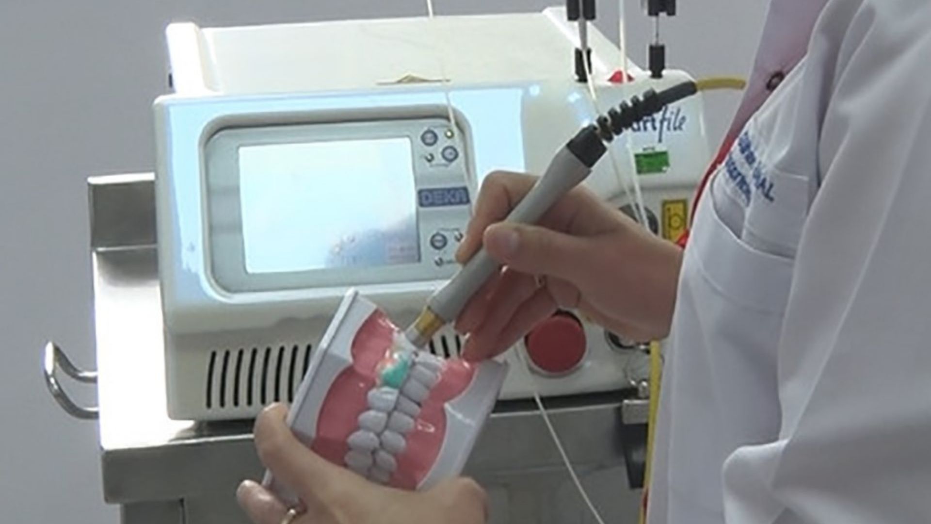 Sosyal Medyadaki Markasız Diş Beyazlatma Ürünleri Tehlike Saçıyor (2)