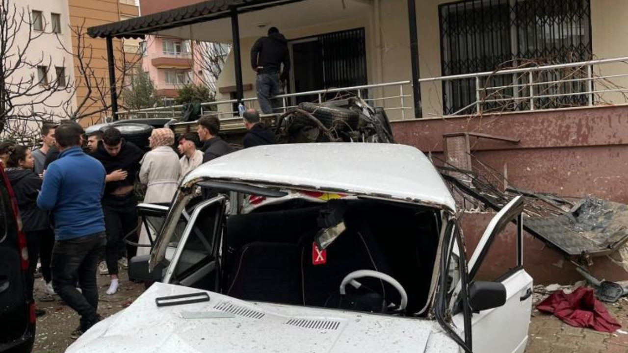 İzmir'de otomobil apartmanın bahçesine uçtu: 1'i ağır 6 yaralı-1