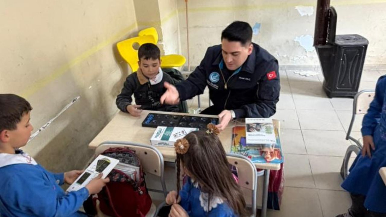 Ülkü Ocakları’ndan Bayındır Kızılkeçili İlkokulu’na eğitim desteği-1