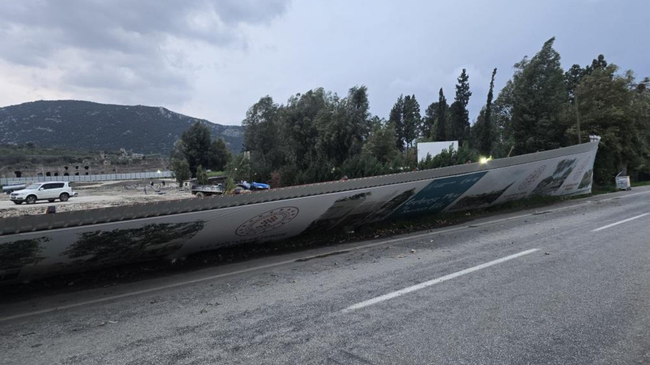 devrilen pano selçuk