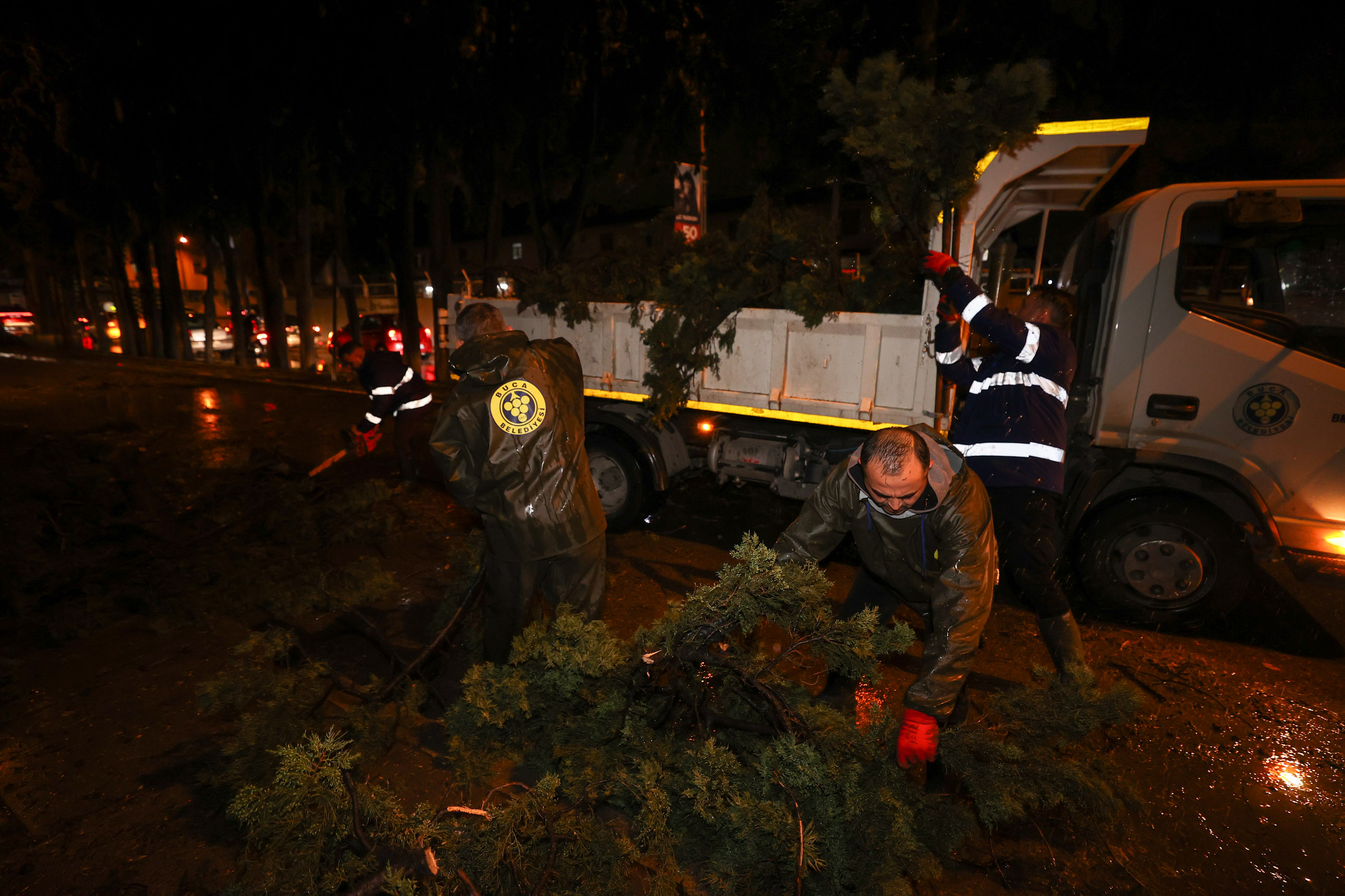 Buca Fırtına Mesaisi5