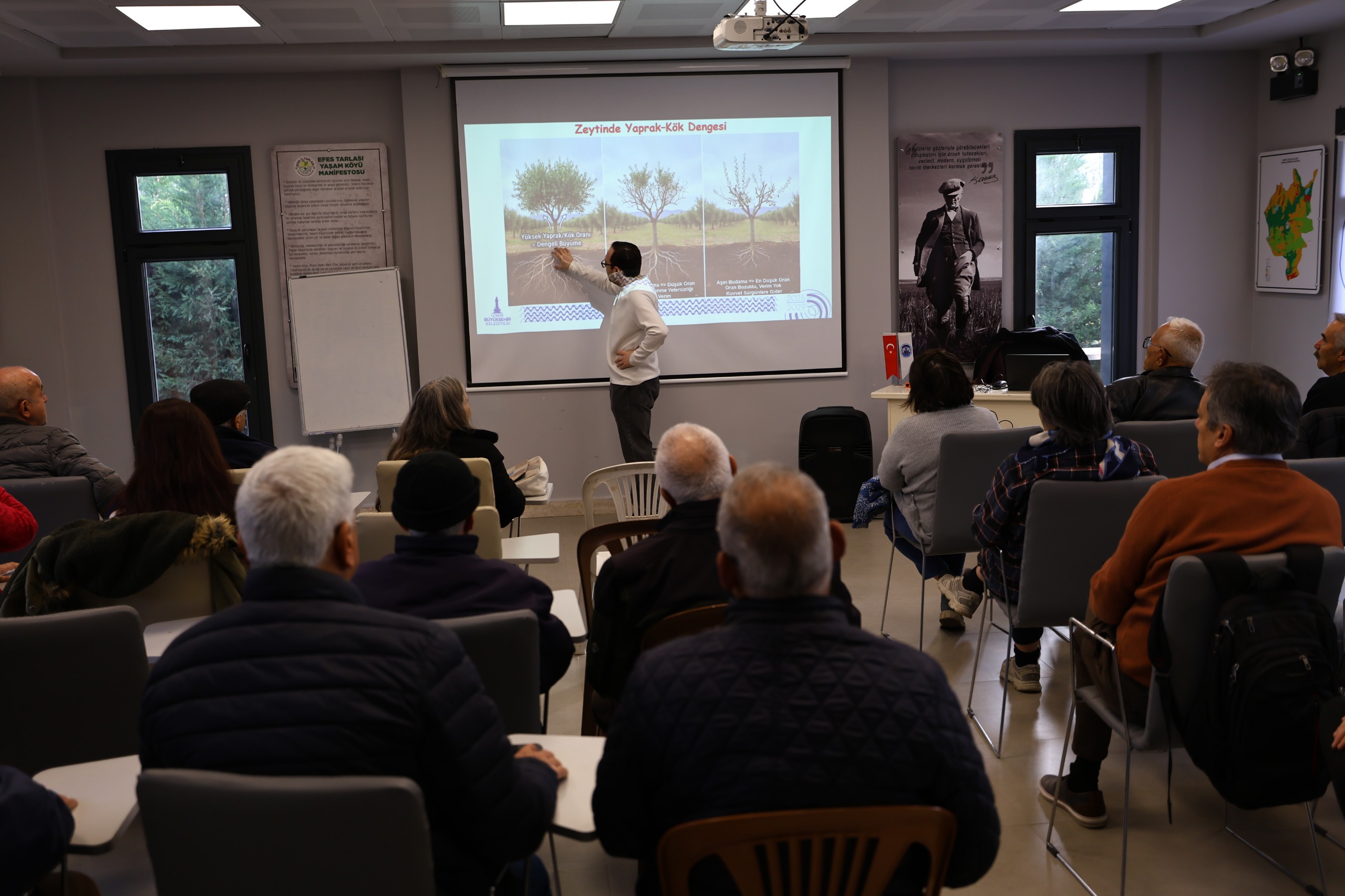 Efes Selçuk’ta Zeyti̇n Budama Eği̇ti̇mi̇ Düzenlendi̇ (3)