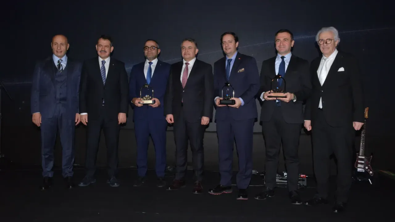 Egenin Ihracat Sampiyonlari Belli Oldu Izmirden 2 Firma Ilk 1766322295 Te 1766322295