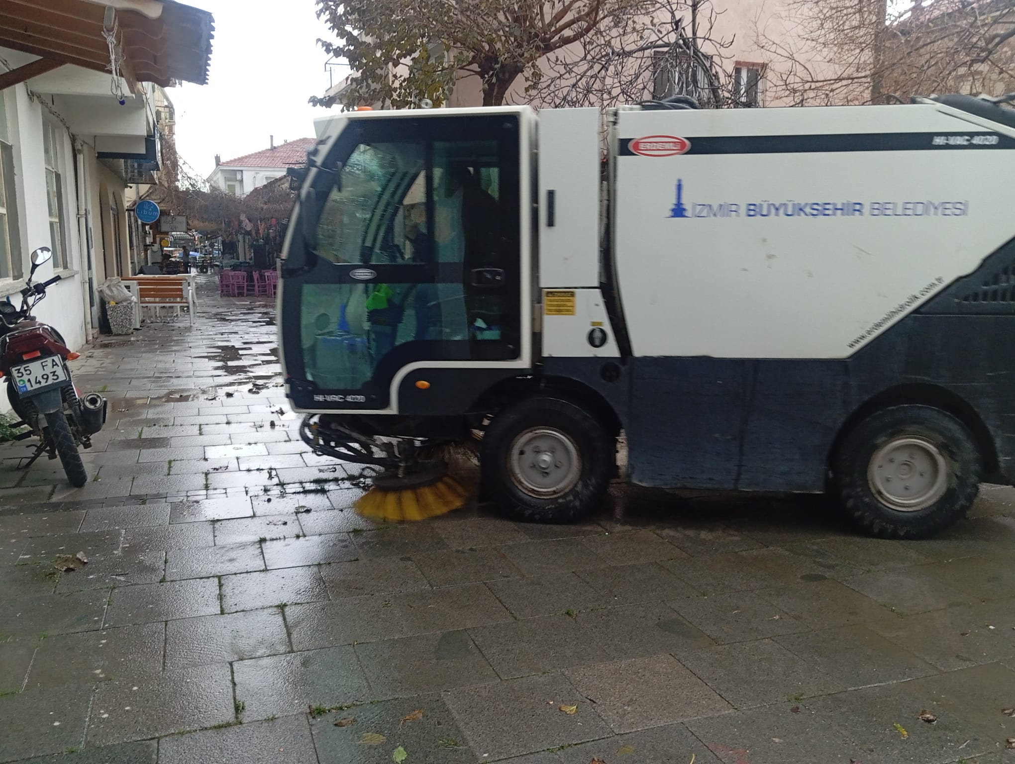 Foça Belediyesi Ekipleri Fırtına Ve Yağışa Karşı Teyakkuzda