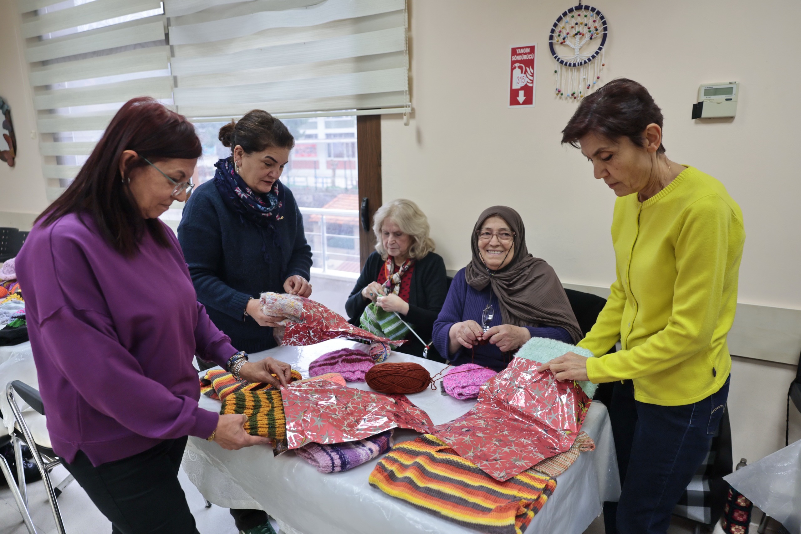 İyilik Örüyor, Çocukların Yüreklerini Isıtıyorlar (1)