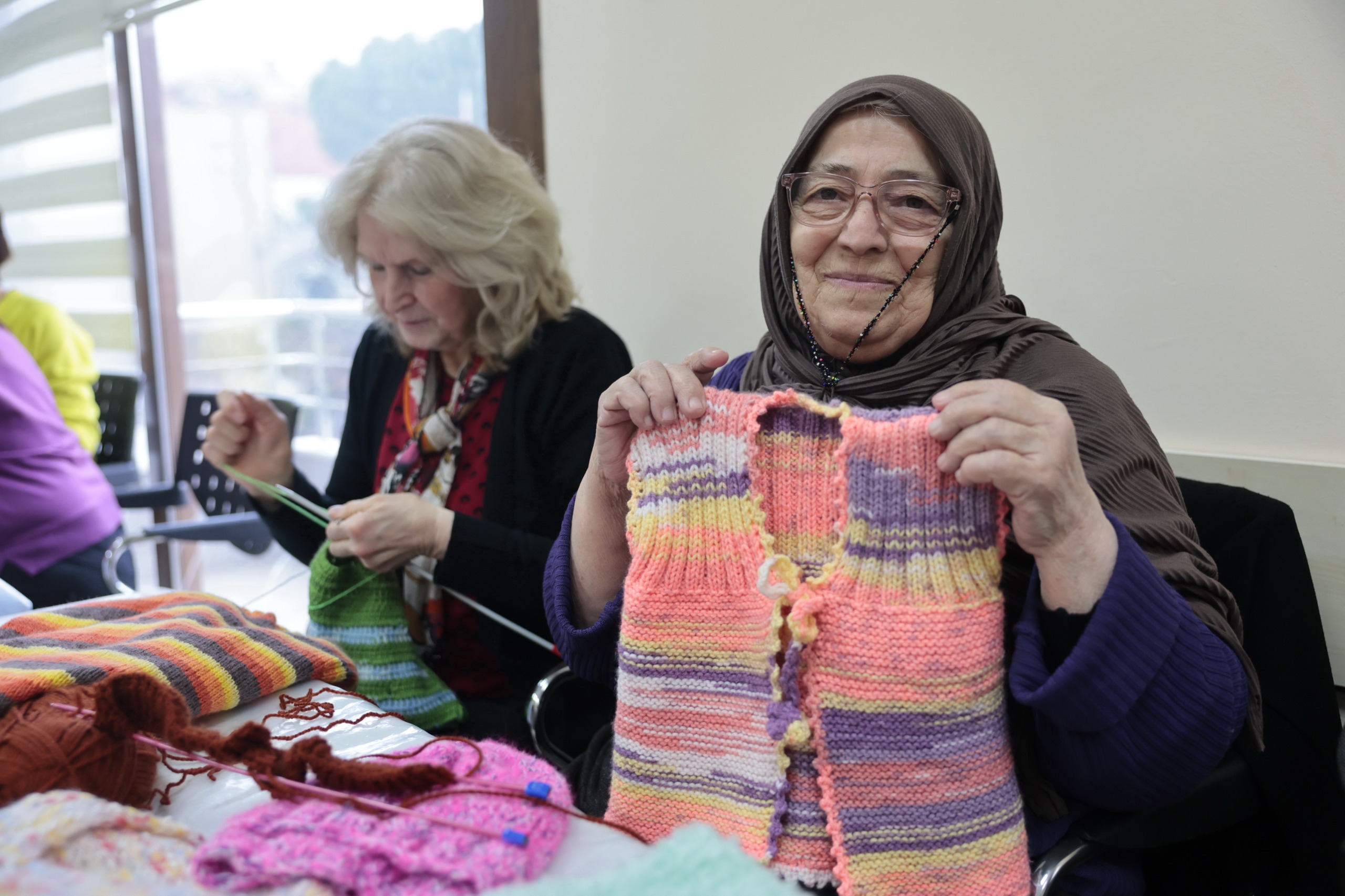 İyilik Örüyor, Çocukların Yüreklerini Isıtıyorlar (3)