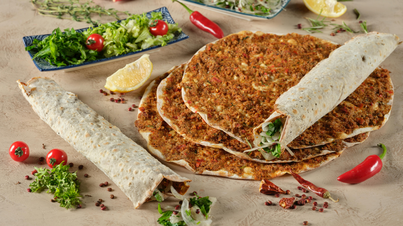 Ünlü isim fit kalmak için lahmacunu 1 saatte yedi