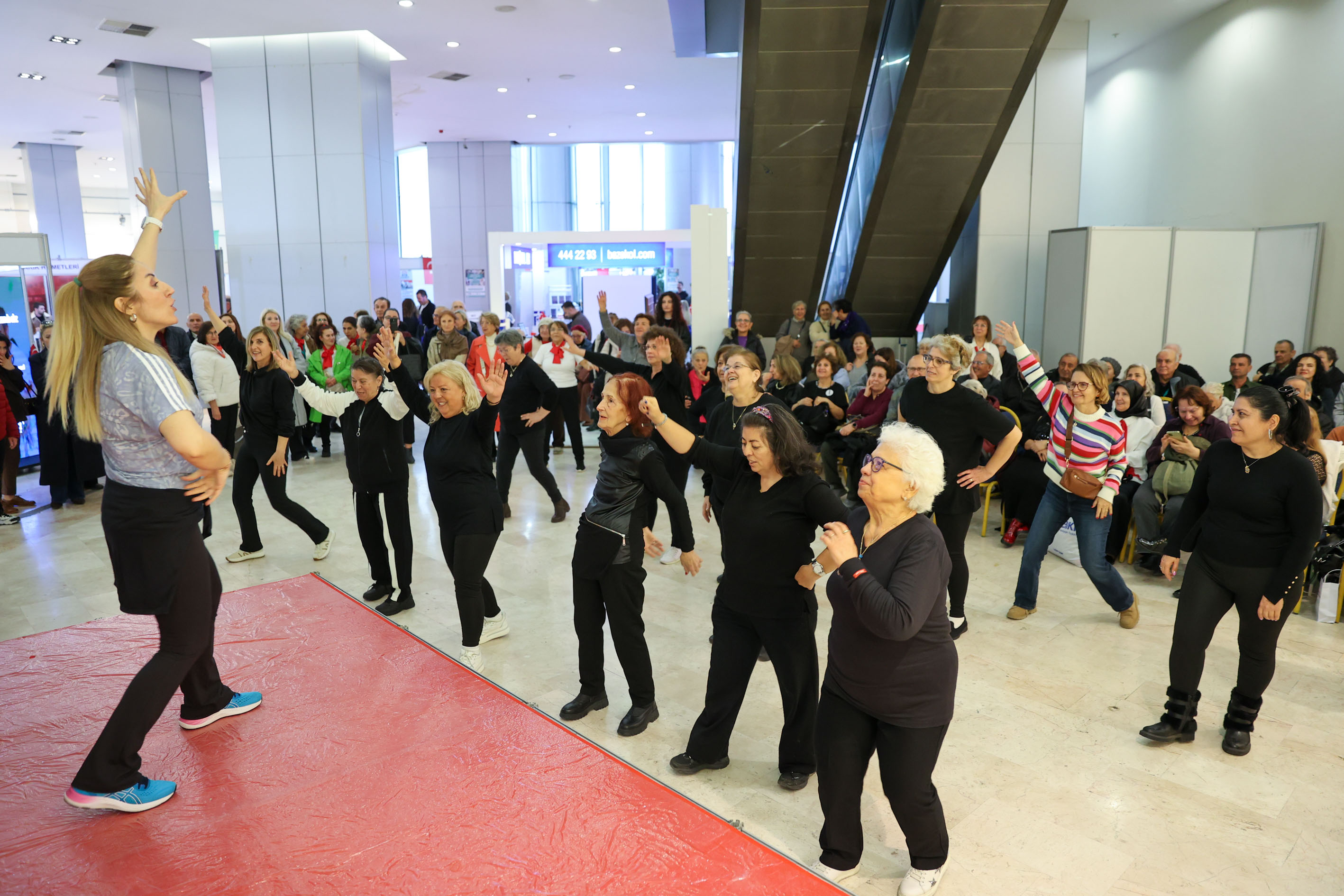 Bucalı Kadınlar Sağlıklı Yaş Alma Fuarı’na Damga Vurdu3