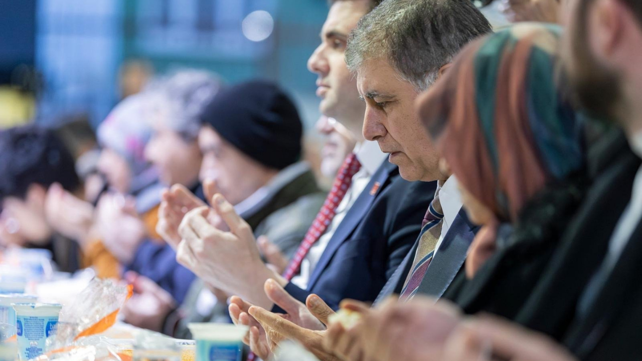 Izmir Büyükşehir Iftar