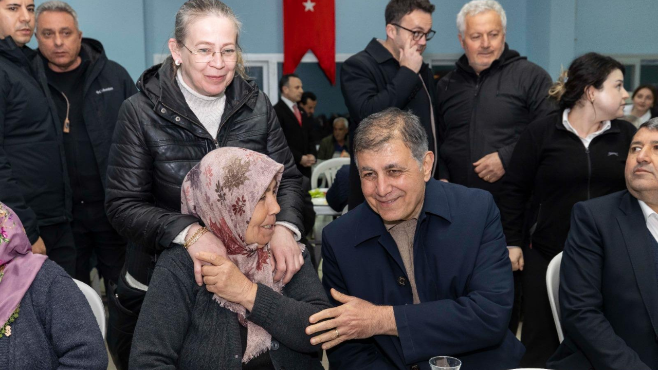 Başkan Tugay, Küçük Menderes’te Vatandaşlarla İftar ve Sahurda Buluştu-1