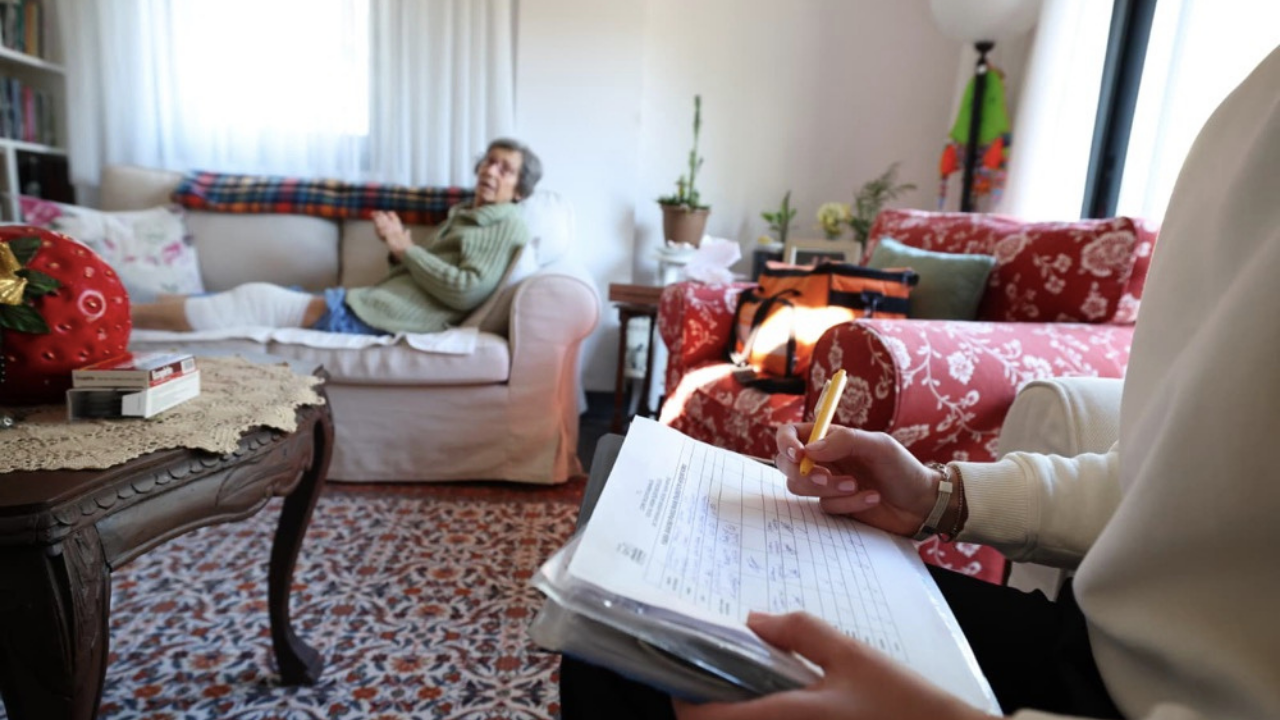 Çeşme Belediyesinden bayram öncesi anlamlı destek: Ev temizliği ve kişisel bakım hizmeti-1