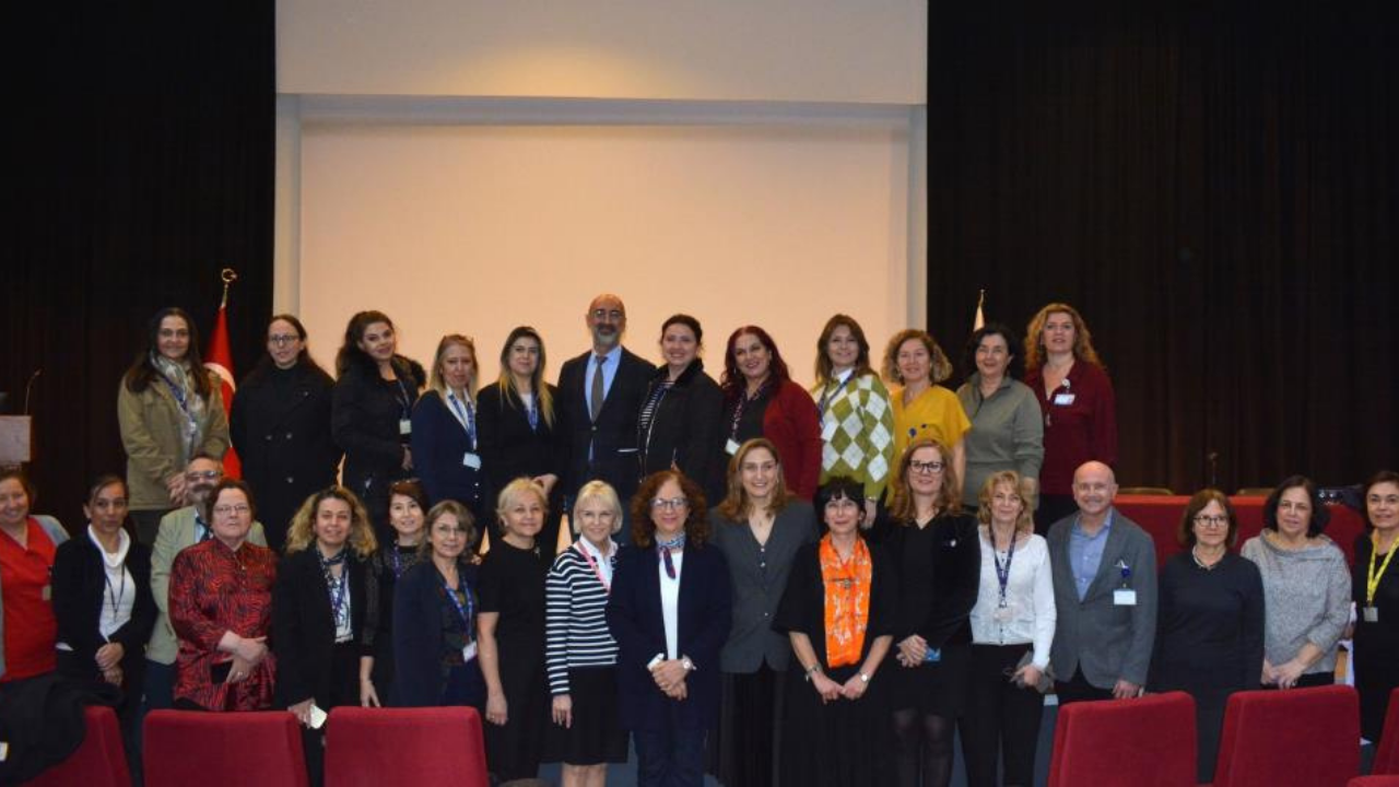 EÜTF'de Türk seramik sanatında kadın imajı ve estetik yolculuğu konuşuldu-1