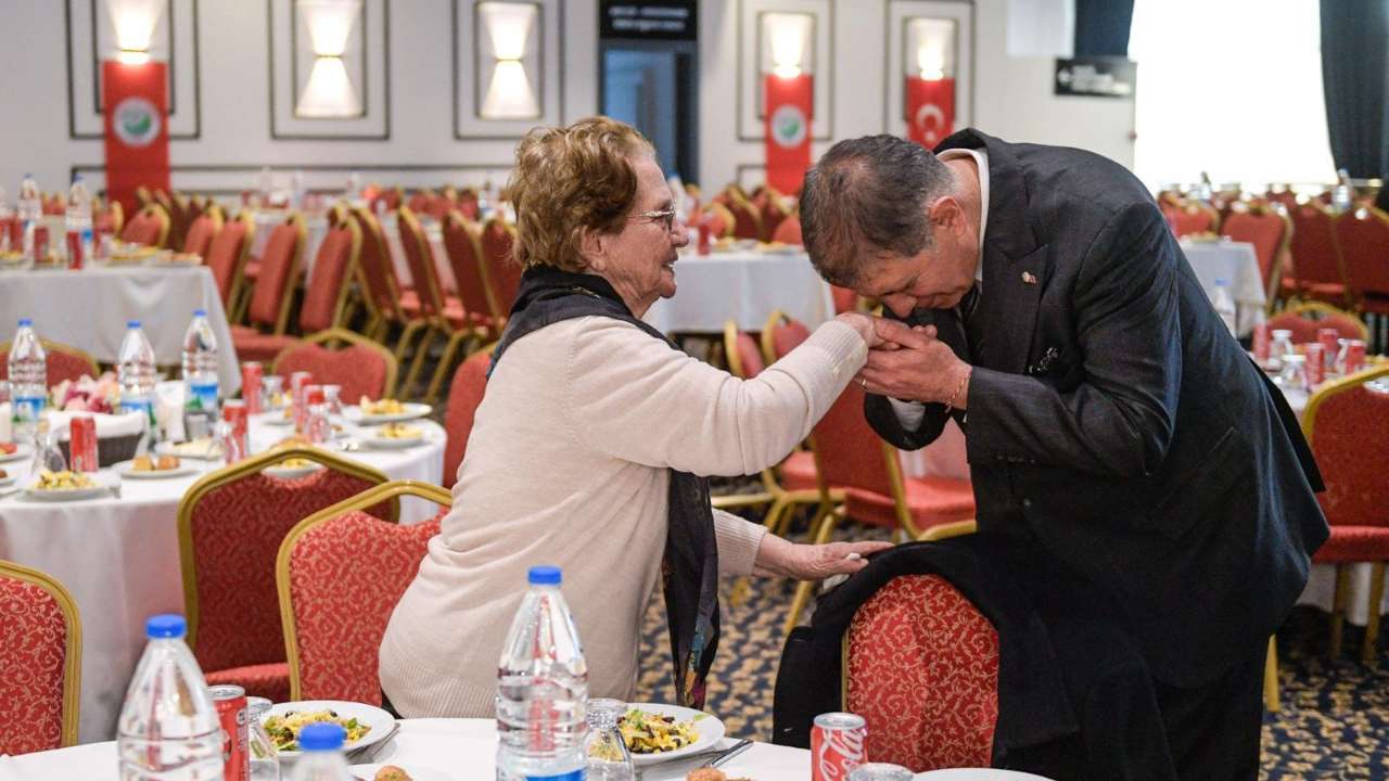 Başkan Tugay şehit aileleri ve gazilerle Balçova’da iftarda buluştu-1
