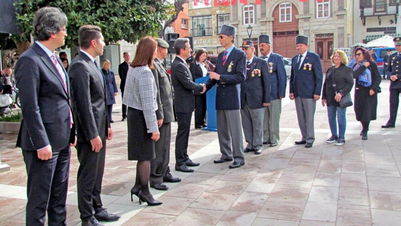 Çeşme’de Çanakkale Zaferi’nin 111. yılı törenlerle anıldı-2