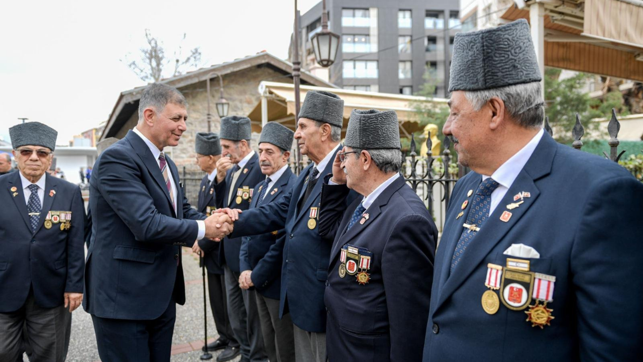 Başkan Tugay'dan şehit aileleri ve gazilere bayram ziyareti-3