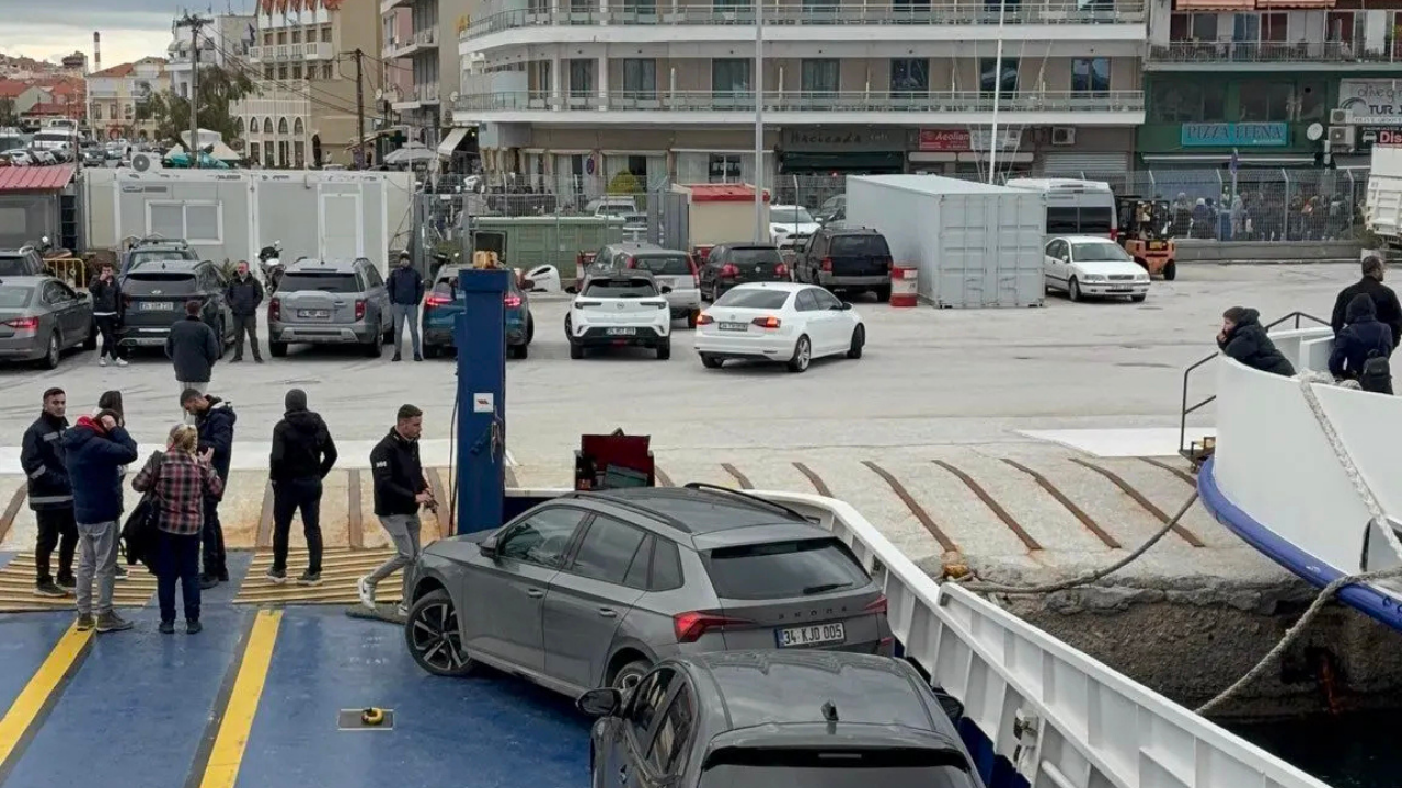 Midilli’de Grev Krizi: Türk Yolcular Adada Bekliyor-1