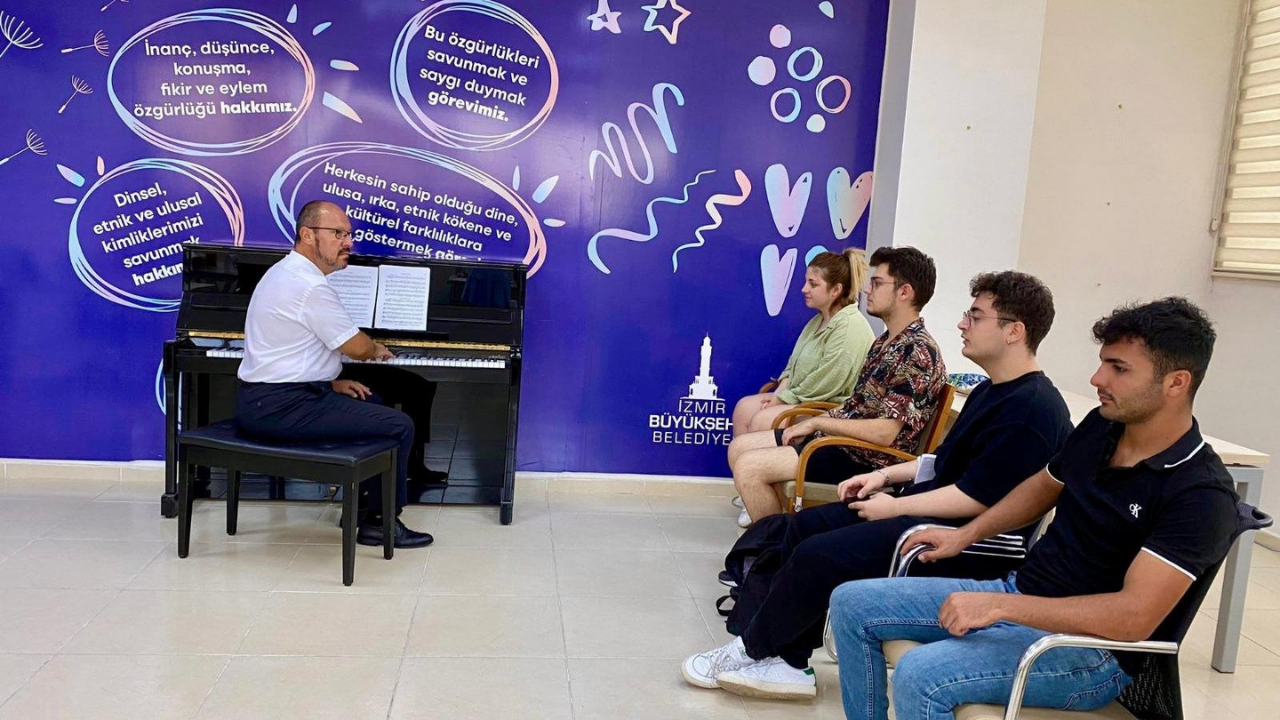 İzmir’de gençler yalnız değil: İzmir Büyükşehir Belediyesi projeleriyle her alanda destek-2