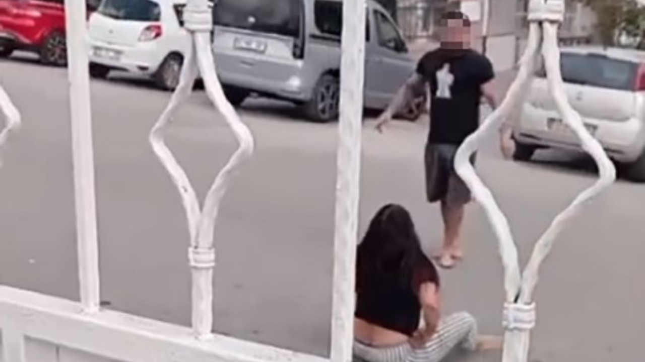Bornova’da Sokak Ortasında Şiddet: Çocukların Gözü Önünde Karısını Dövdü-1