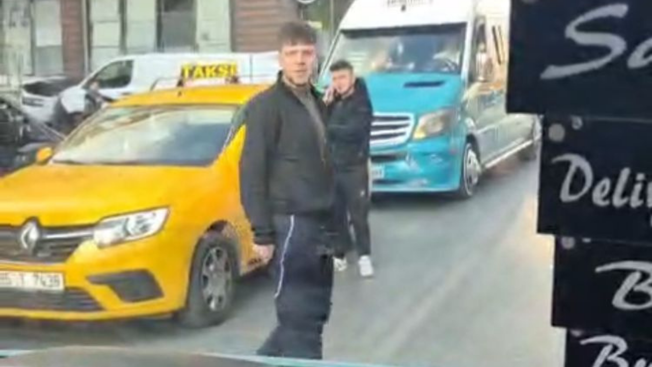 İzmir’de dolmuşta gergin anlar: Taciz iddiası tartışmayı büyüttü-1