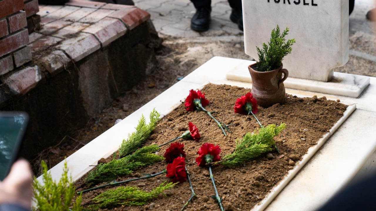 İzmirli usta gazeteci mezarı başında anıldı-2