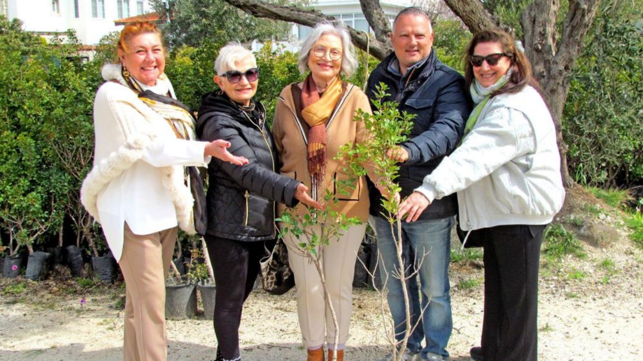 Alaçatı’da Her Bahçeye Bir Sakız Ağacı Seferberliği