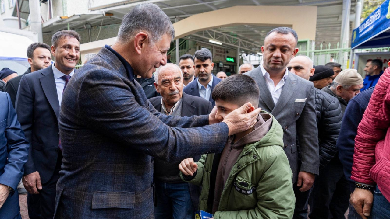 Başkan Tugay Bayram Namazında Bucalılarla Buluştu2