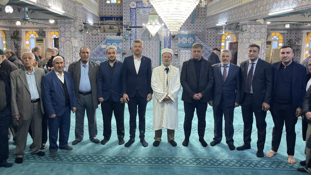 Başkan Tugay Bayram Namazında Bucalılarla Buluştu3