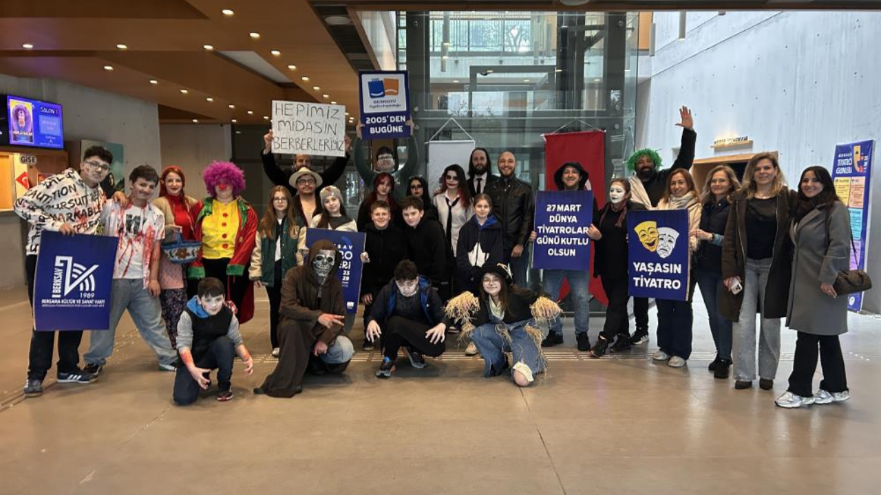 Bergama’da 'Tiyatro Günleri' Büyük Ilgi Gördü