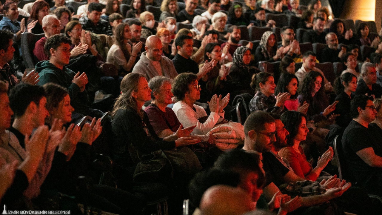 İzbbşt, Dünya Tiyatro Günü’nü Iki Sahnesinde Ücretsiz Oyunlarla Kutladı1