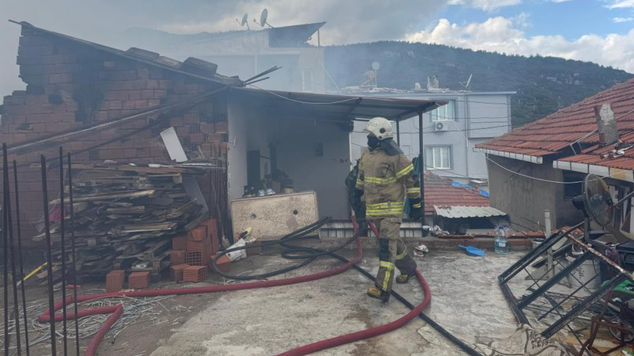 Kemalpaşa'da Ev Yangını