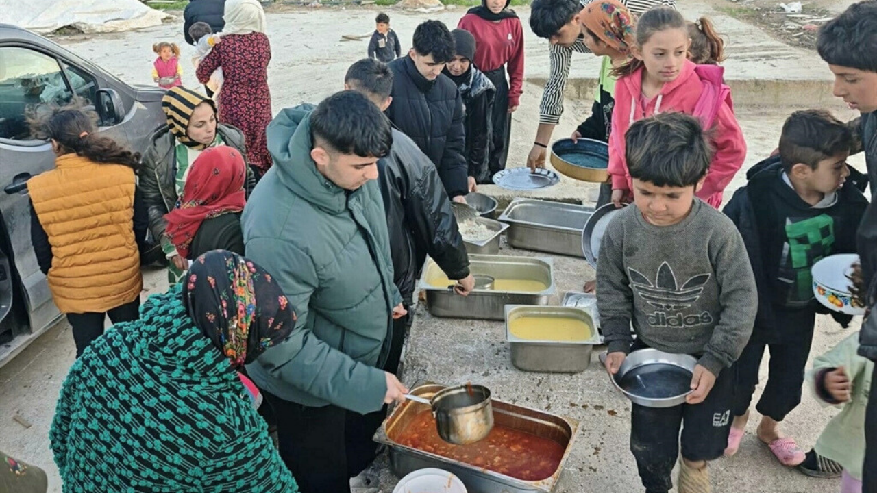 Okulun Kazanı Tarım Işçileri Için Kaynadı