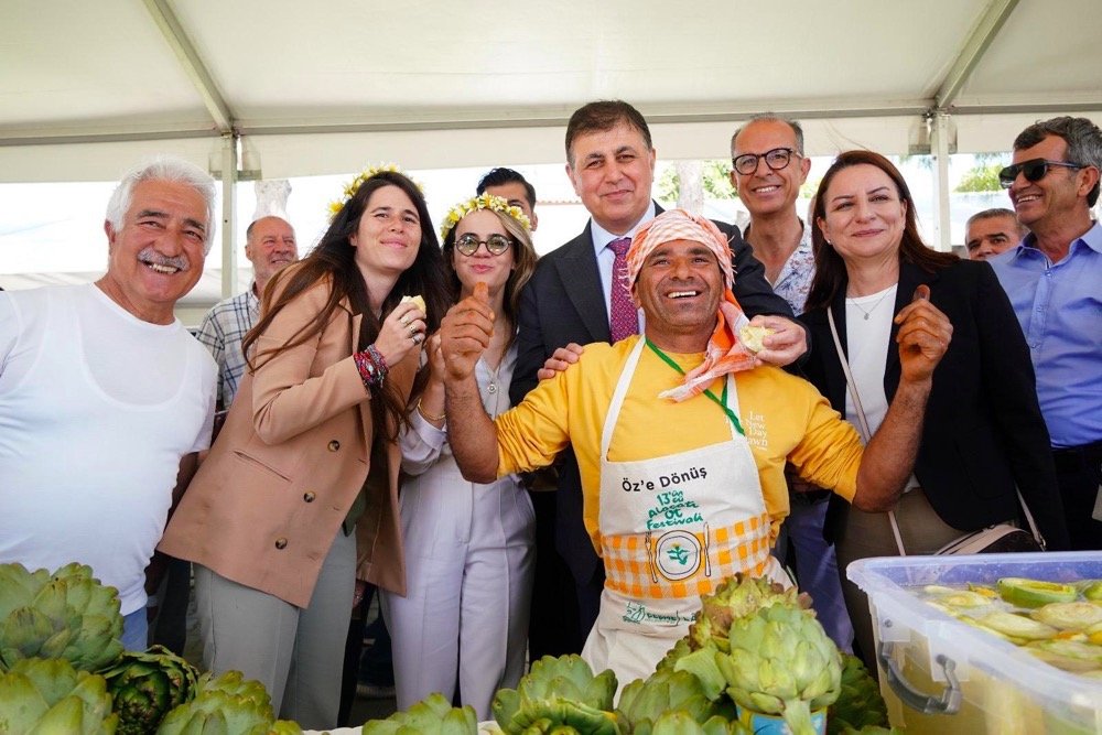 15. Uluslararası Alaçatı Ot Festivali’nde Gastronomi Rekabeti Ve Lezzet Şöleni Başlıyoroze Dönüş Konseptiyle 13 Alaçatı Ot Festivali Başladı11