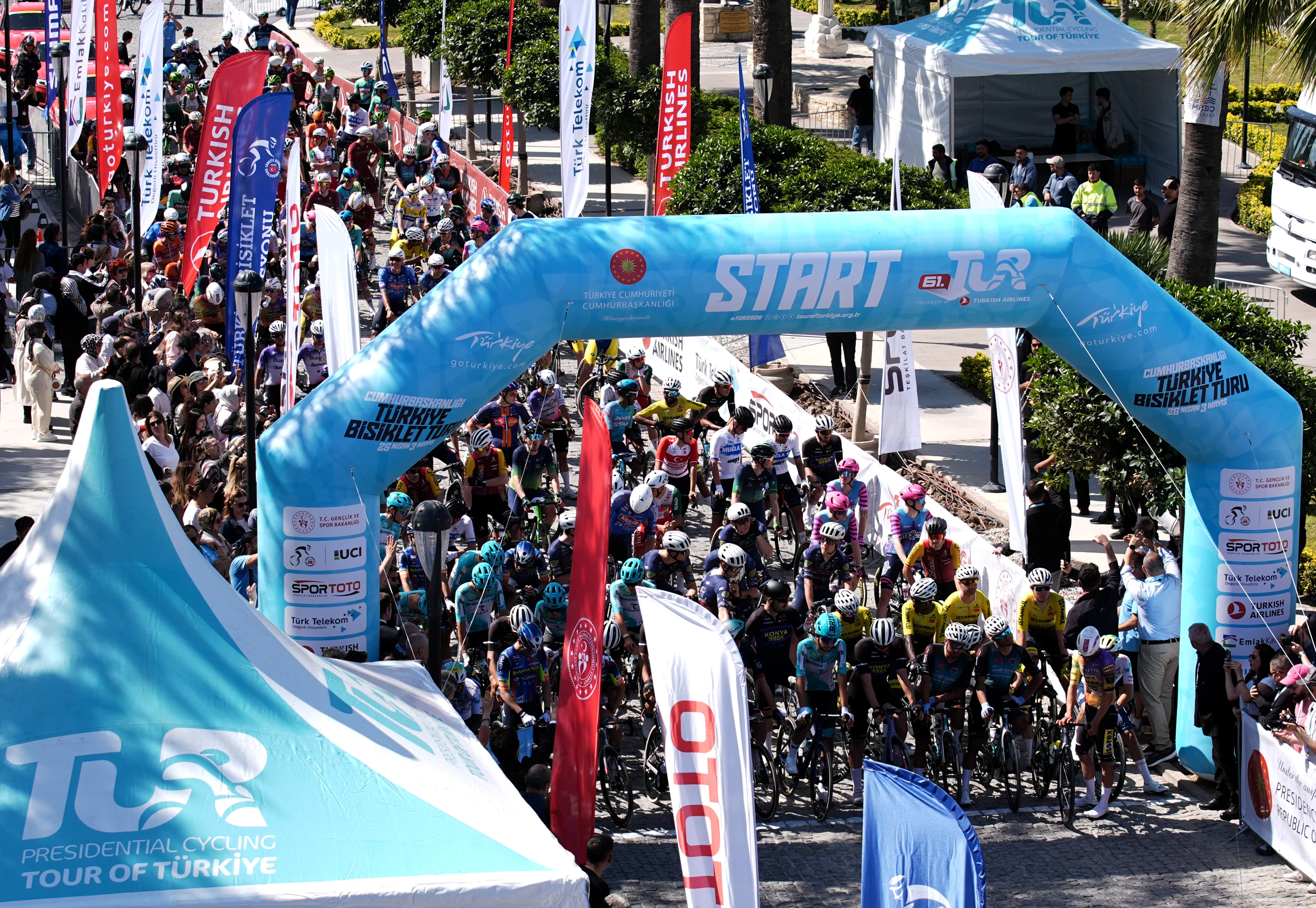 Pedallar Çeşme’de döndü: Türkiye Bisiklet Turu’nun ilk etabını Crabbe kazandı