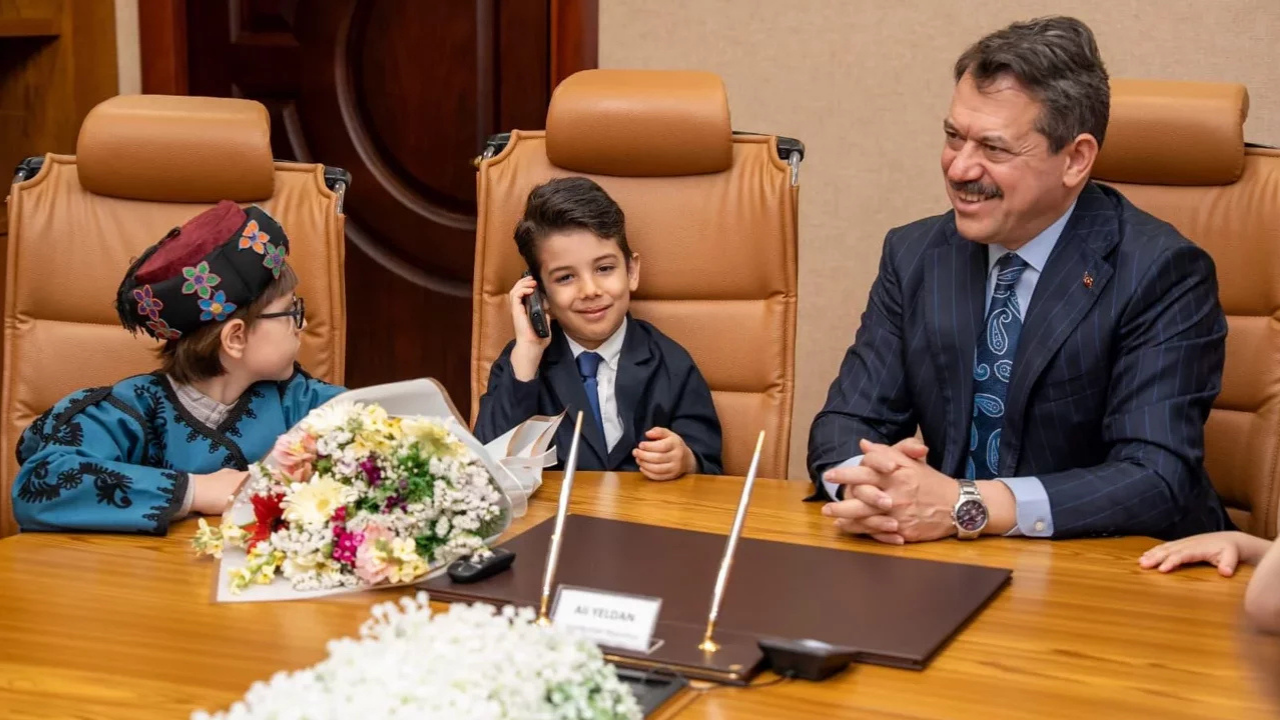 23 Nisan coşkusu İzmir Adliyesi’nde miniklerle taçlandı