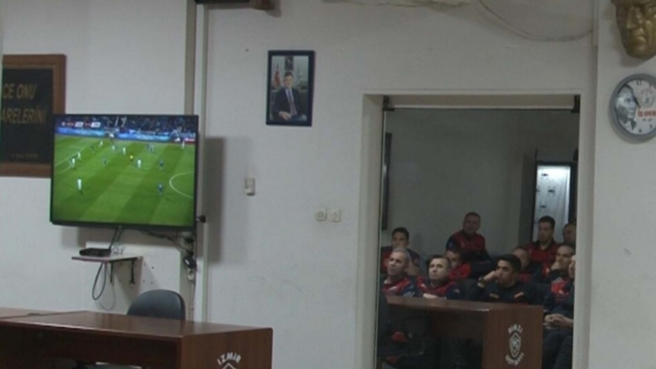 Maçı bırakıp göreve koştular: İtfaiyeden örnek davranış-1