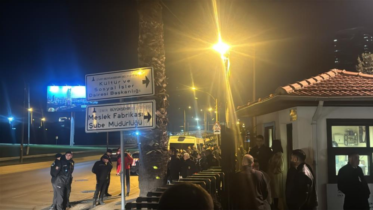 İzmir’de tartışmalı Meslek Fabrikası polis bariyeriyle kapatıldı-2