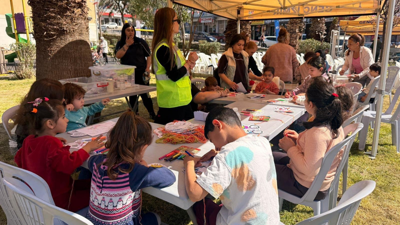 23 Nisan coşkusu gezici sahne ile ilçelere taşındı-1