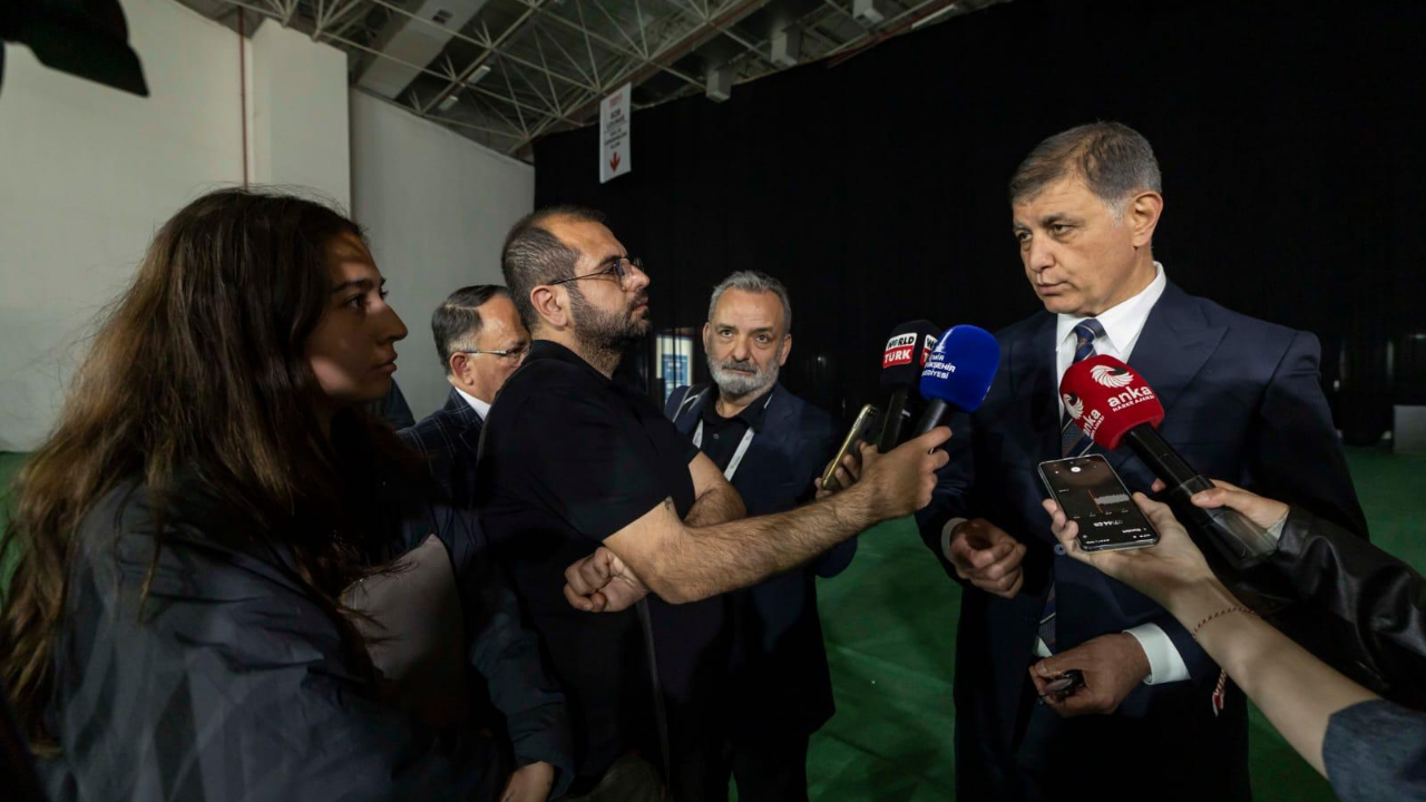 Başkan Tugay’dan iddialara yanıt: Bu bir siyasi komplodur