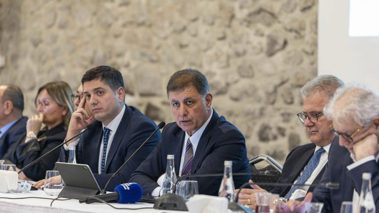 Başkan Tugay: Enerji güvenliği için şehirler kendi sistemlerini kurmalı